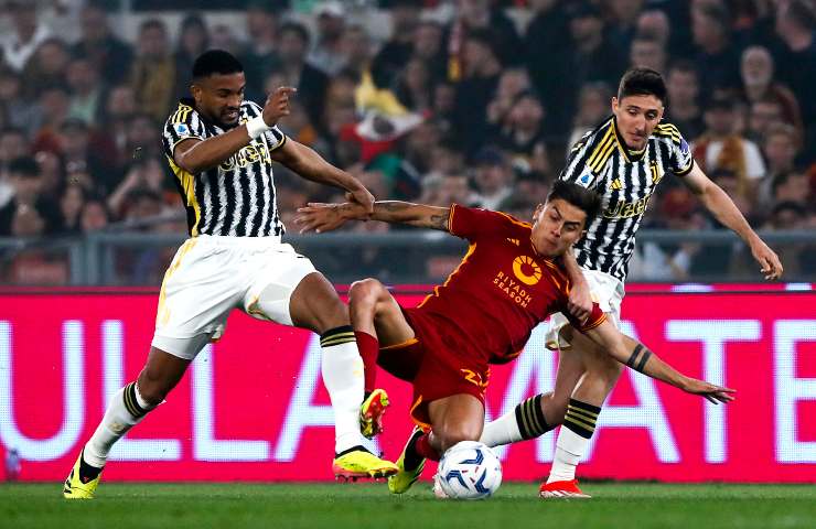 Dybala in campo contro la Juventus
