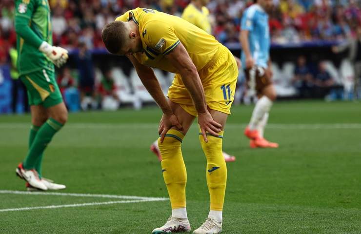 Dovbyk con la maglia dell'Ucraina