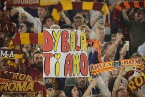 Tifosi Roma Dybala