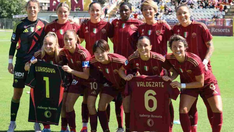 La Roma femminile prima di scendere in campo - asroma.com (romaforever.it)