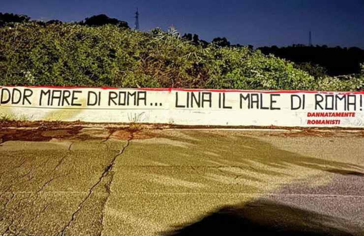 Lo striscione di protesta