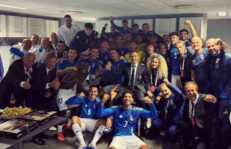 italia u21 festa spogliatoi