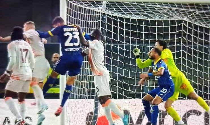 il secondo gol del Verona era da annullare