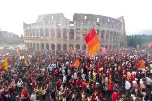 tifosi Roma colosseo