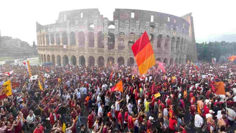 tifosi Roma colosseo