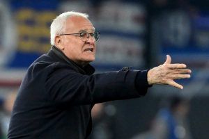 Ranieri dà indicazioni in campo