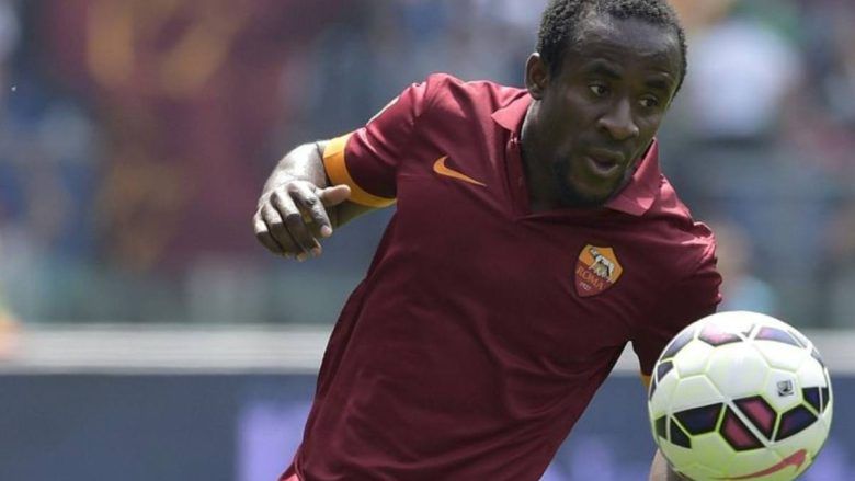 Seydou Doumbia con la maglia della Roma