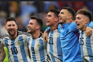 La nazionale argentina con Messi e Paredes